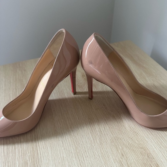 CHRISTIAN LOUBOUTIN
Pigalle Follies 85 patent-leather pumps - Picture 7 of 11